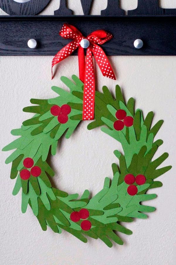 DIY Christmas Crafts for Kids Wreath of hand measurements