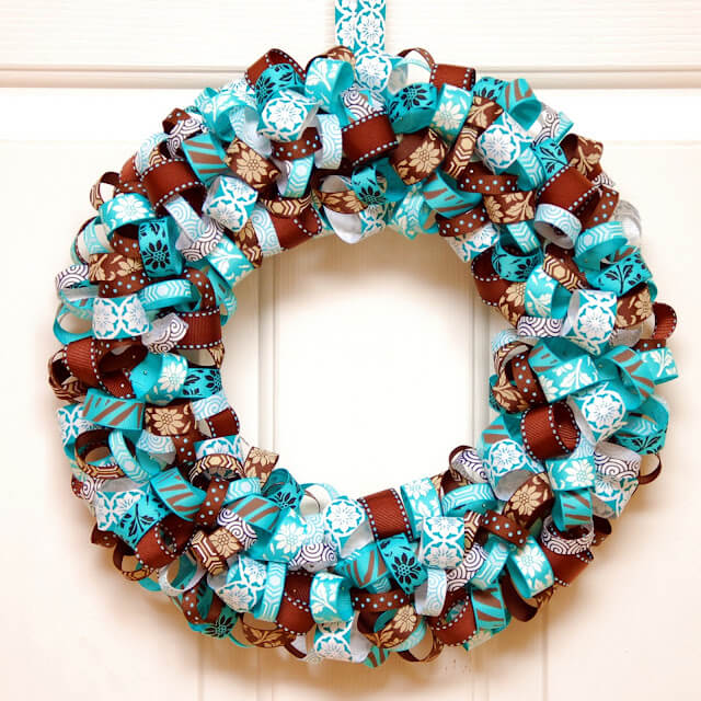 Easy to Make Fancy Ribbon Wreath Idea On Christmas Eve