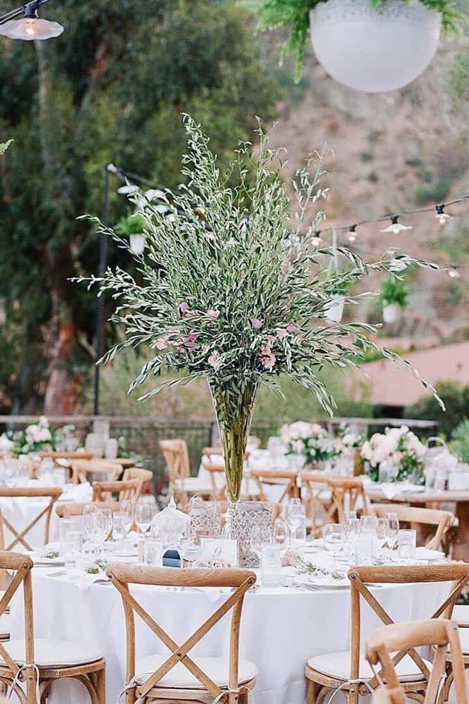 Stunning Minimalist Centerpieces