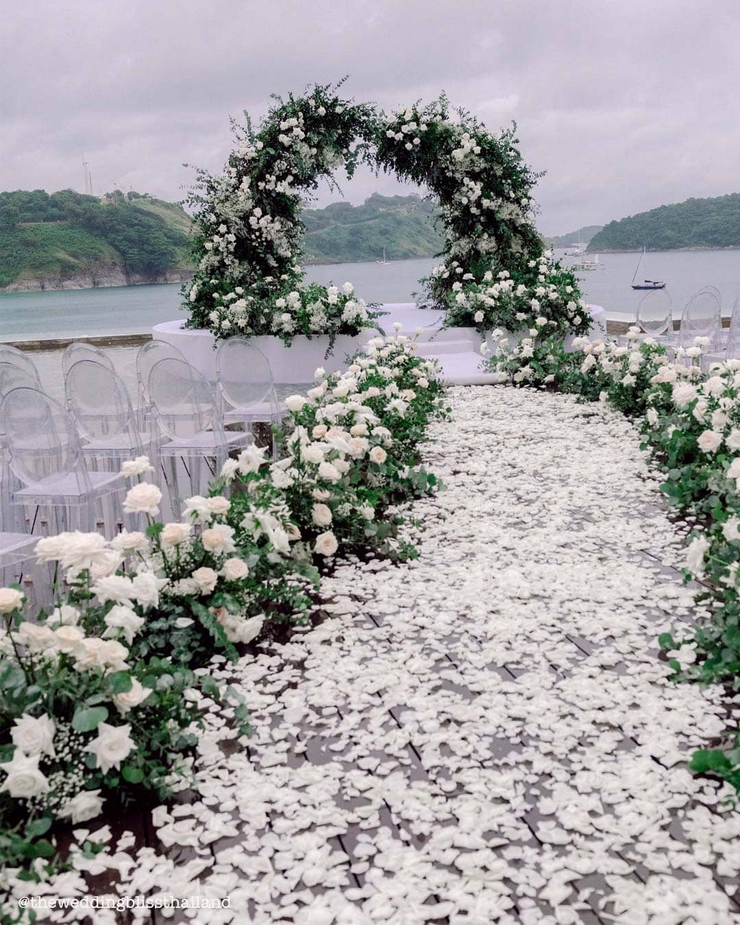 Aisle Decor Ideas with Petals