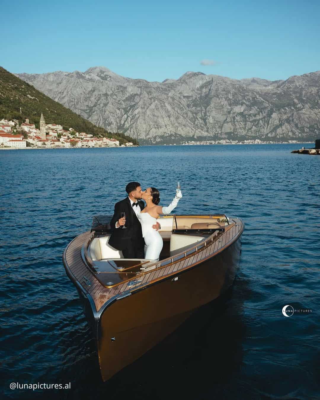 Creative Ideas for Wedding Photos