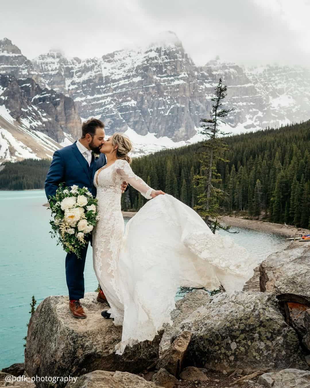 Wedding Photos Ideas in a Garden