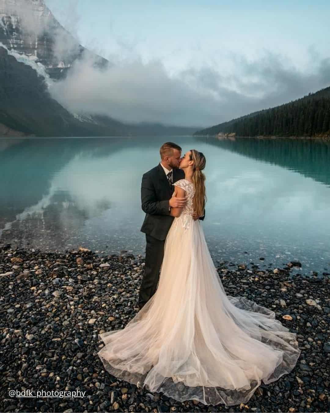 Wedding Photos Ideas in a Garden