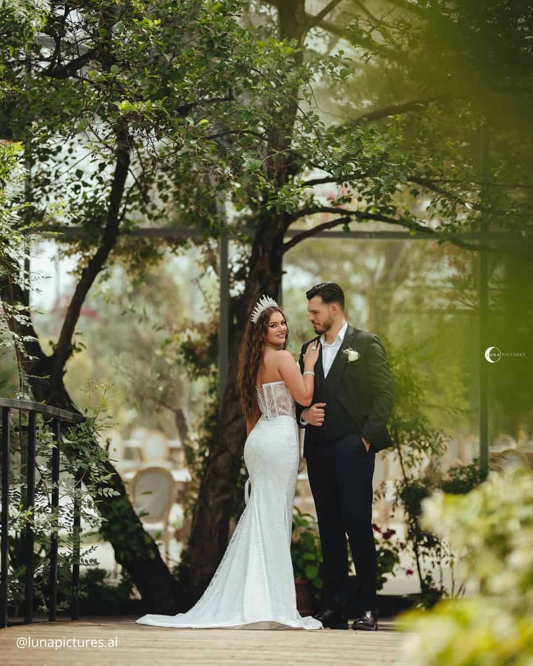 Wedding Photos Ideas in a Garden