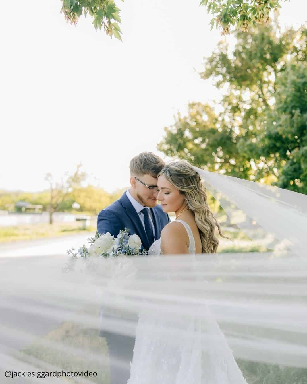 Wedding Photos Ideas in a Garden