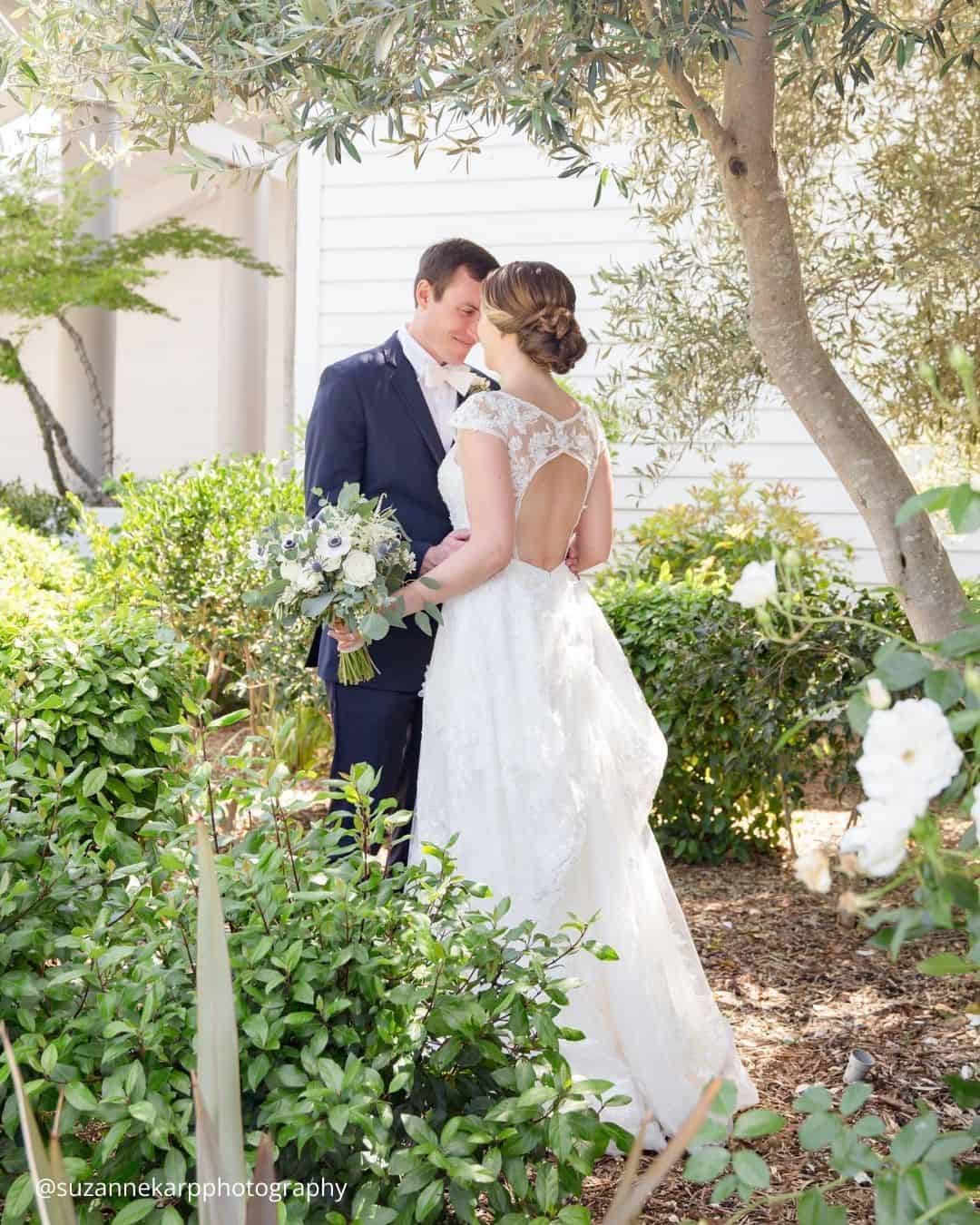 Wedding Photos Ideas in a Garden