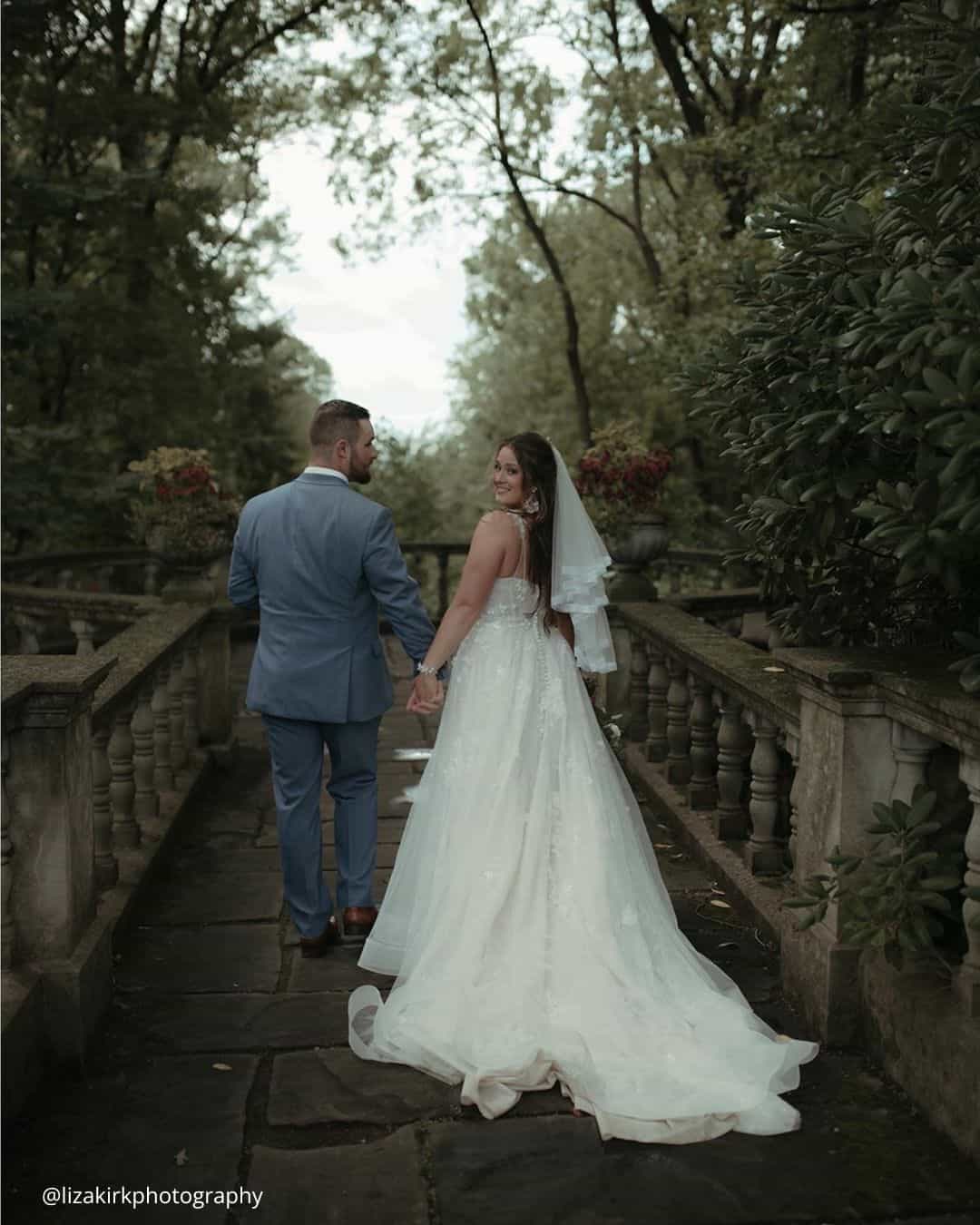 Wedding Photos Ideas in a Garden