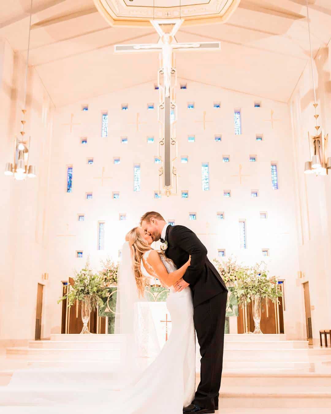 Simple Church Aisle Wedding Decorations With Romantic Flowers