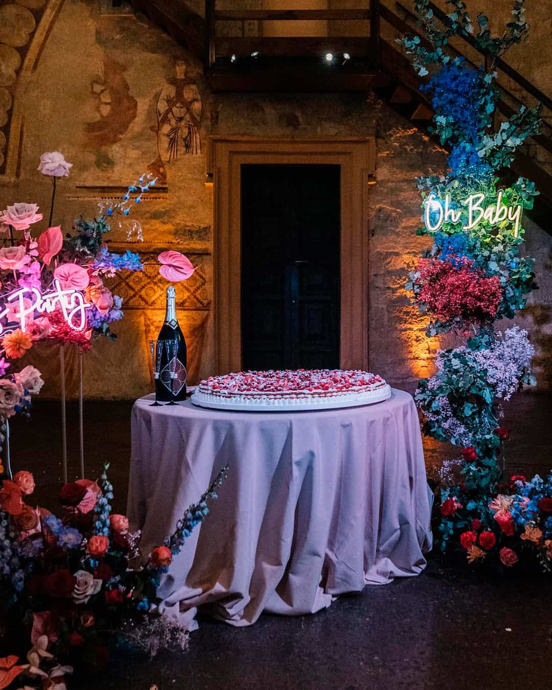 Decorations For Wedding Table With Greenery