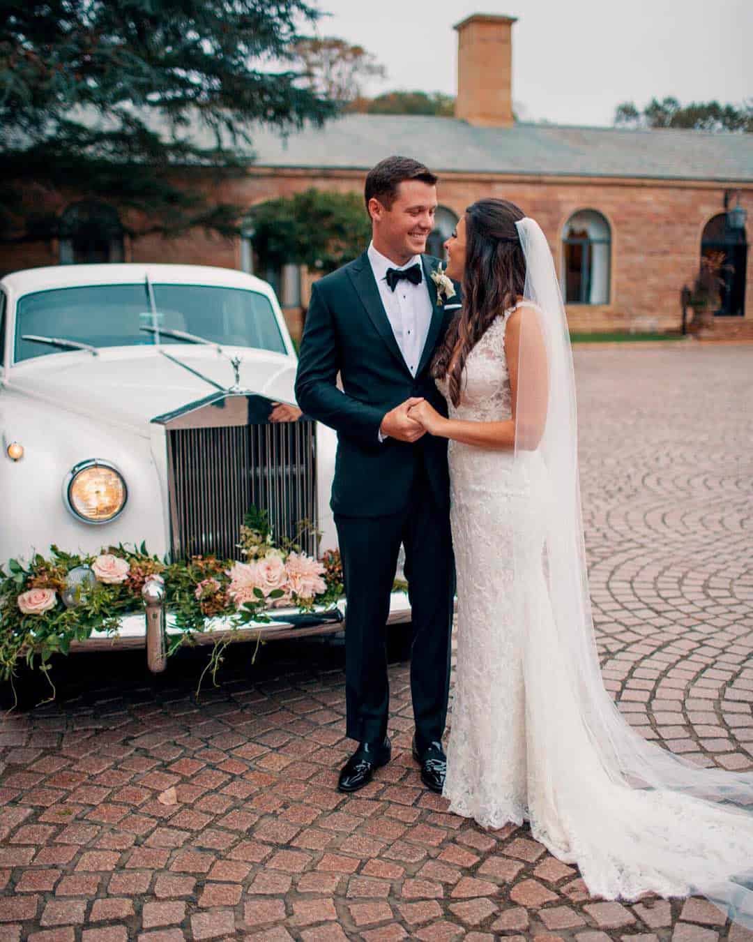 Romantic DIY Wedding Car Decor