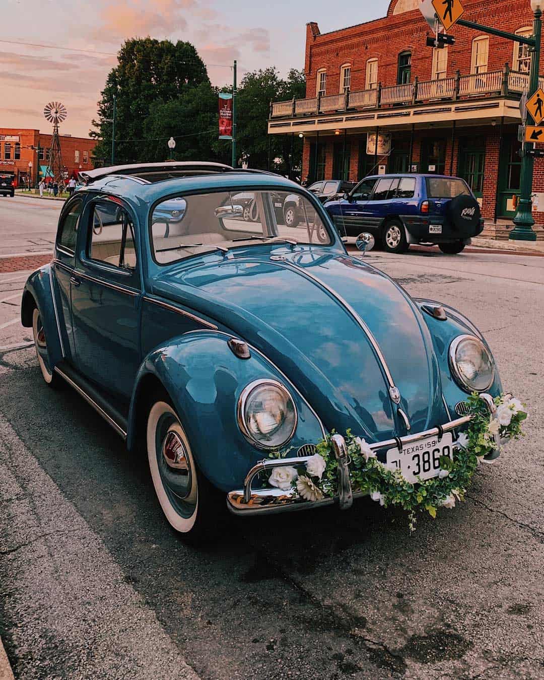 Romantic DIY Wedding Car Decor
