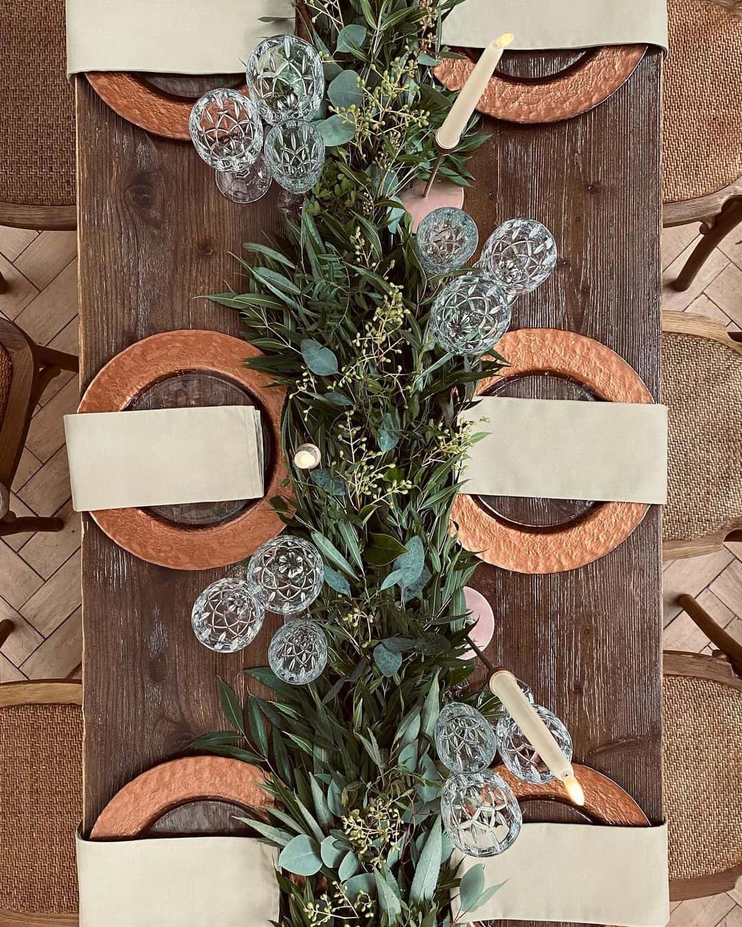 Romantic Greenery Wedding Décor With Candles