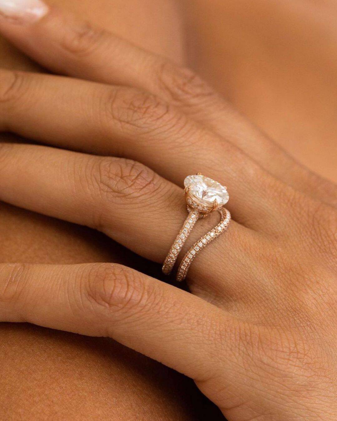 Beautiful Pear Cut Engagement Rings