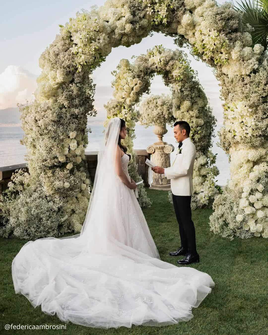 Natural Wedding Ceremonies With Flowers