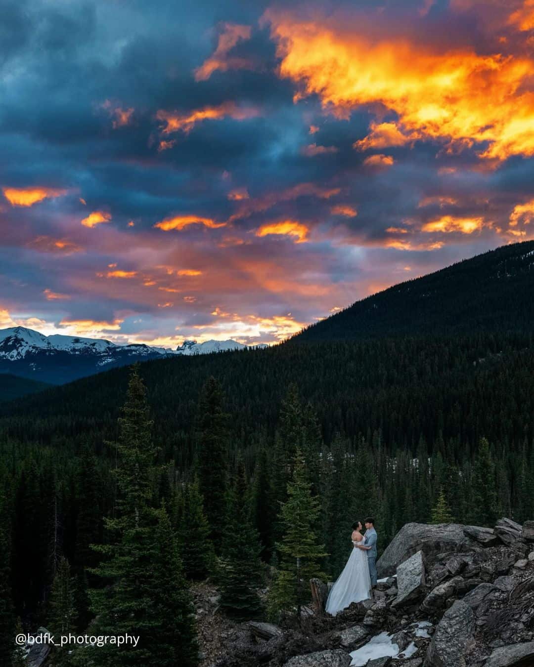 Evening Winter Wedding Photo Ideas