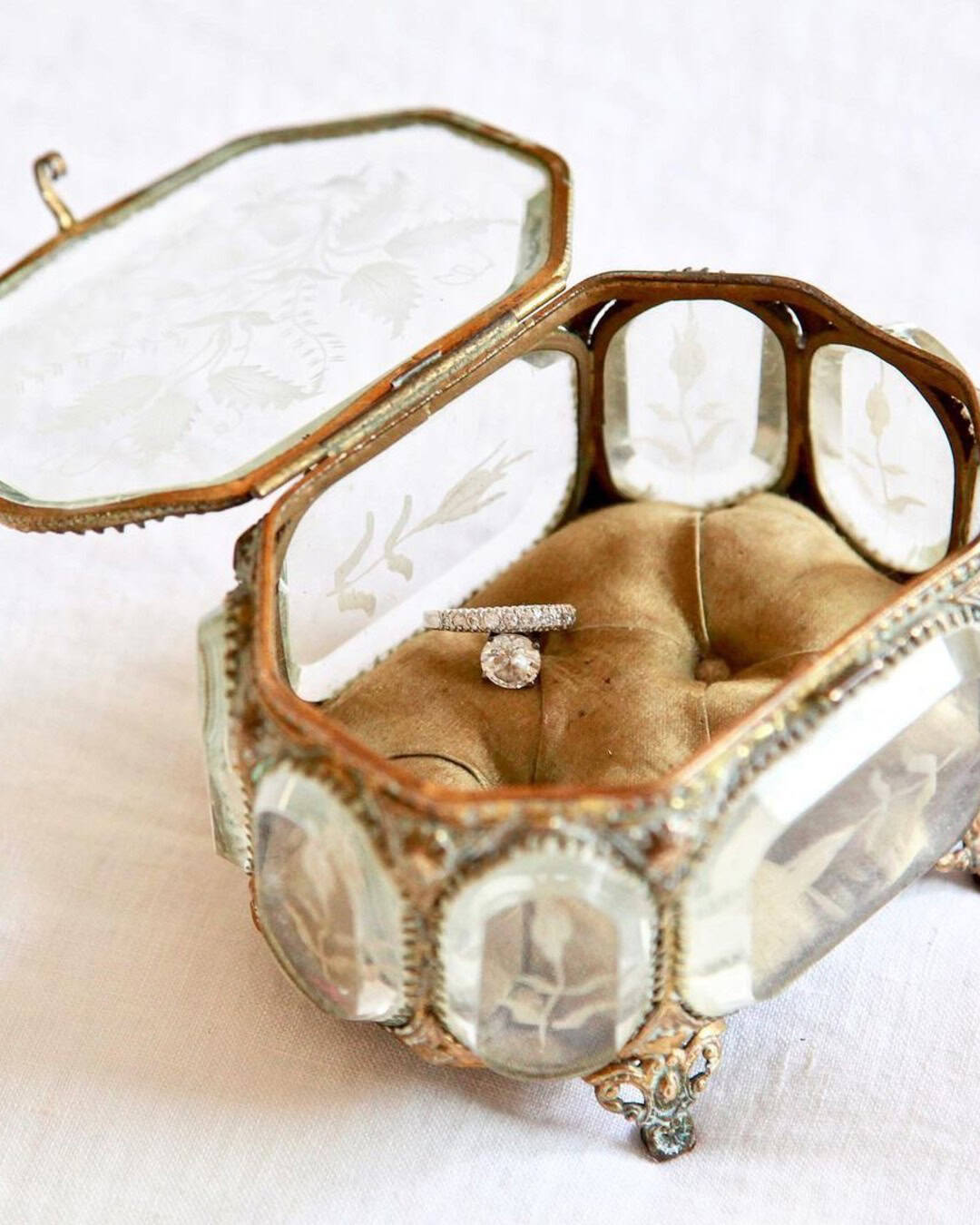 Gold Ceremony Chairs For Your Big Day