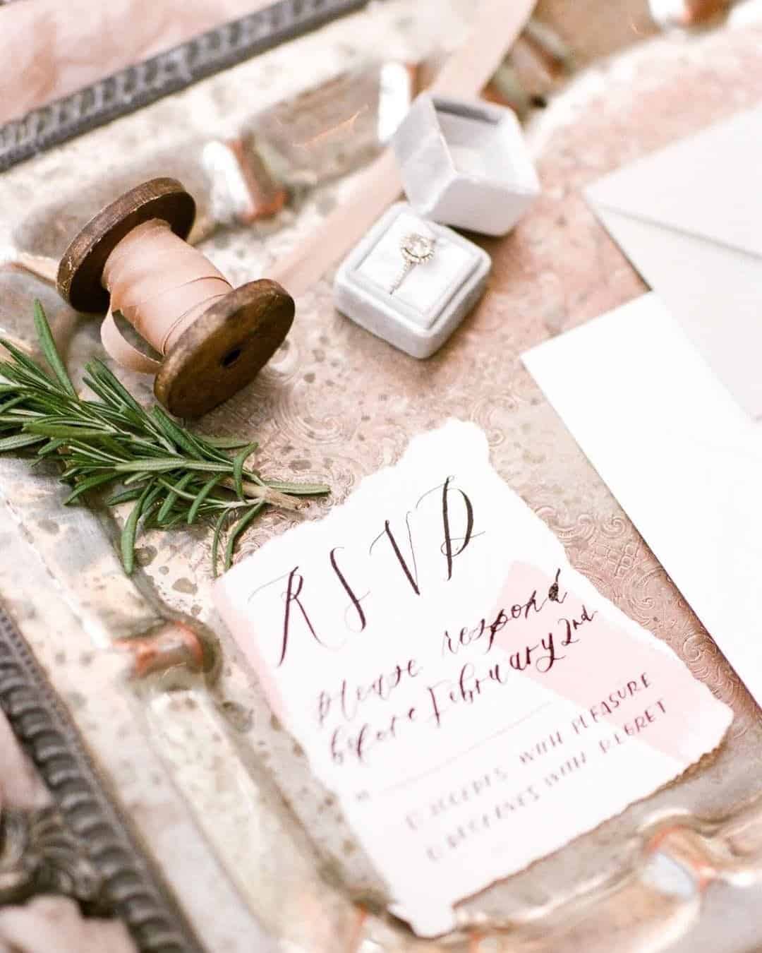 Alternative Boutonnieres