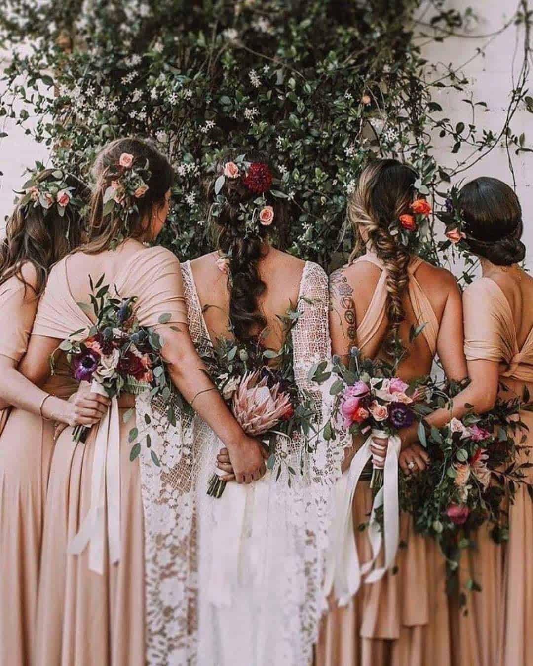 The Monochromatic Architectural Bouquets