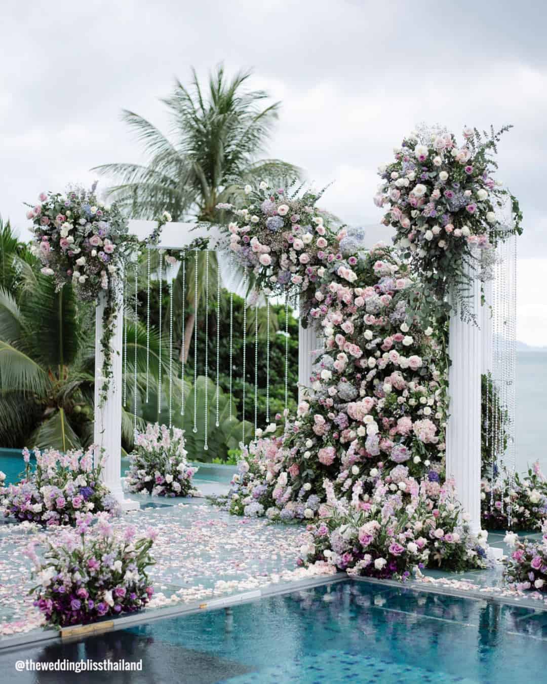 What are some general tips and approaches for wedding pool party decoration?