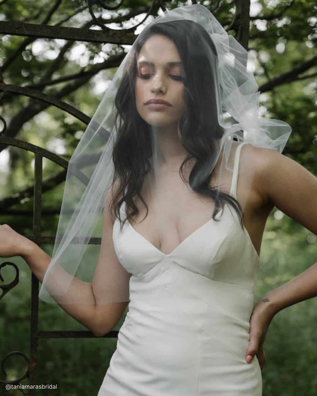 Mid-Length Veils: Elbow, Fingertip, and Waltz