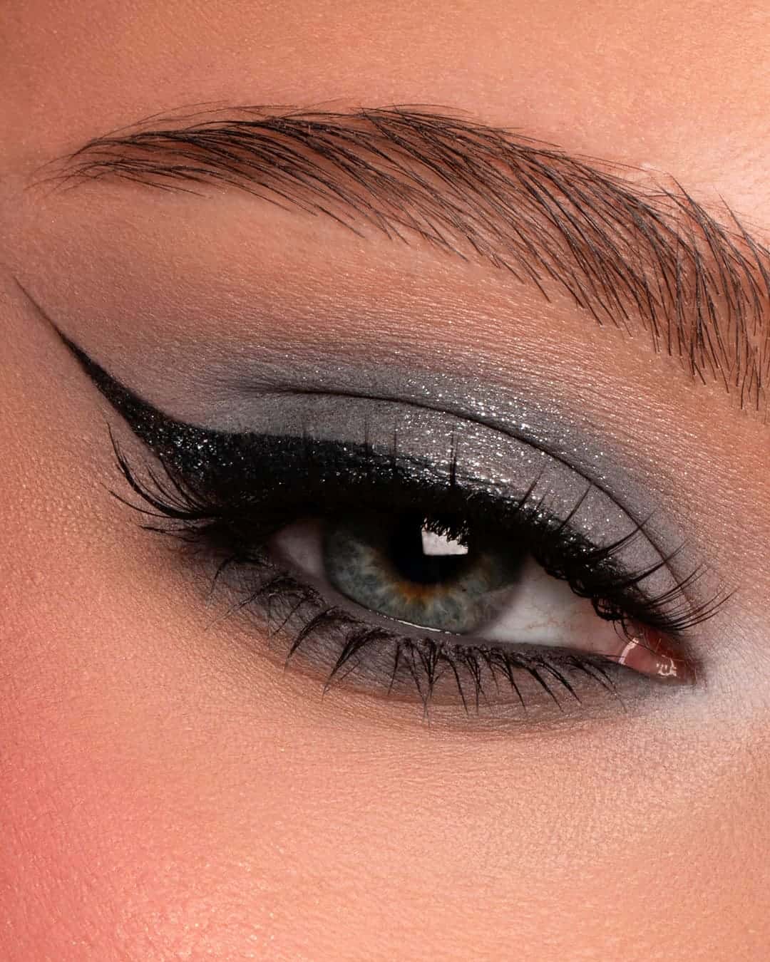 The Comeback of Skinny Brows