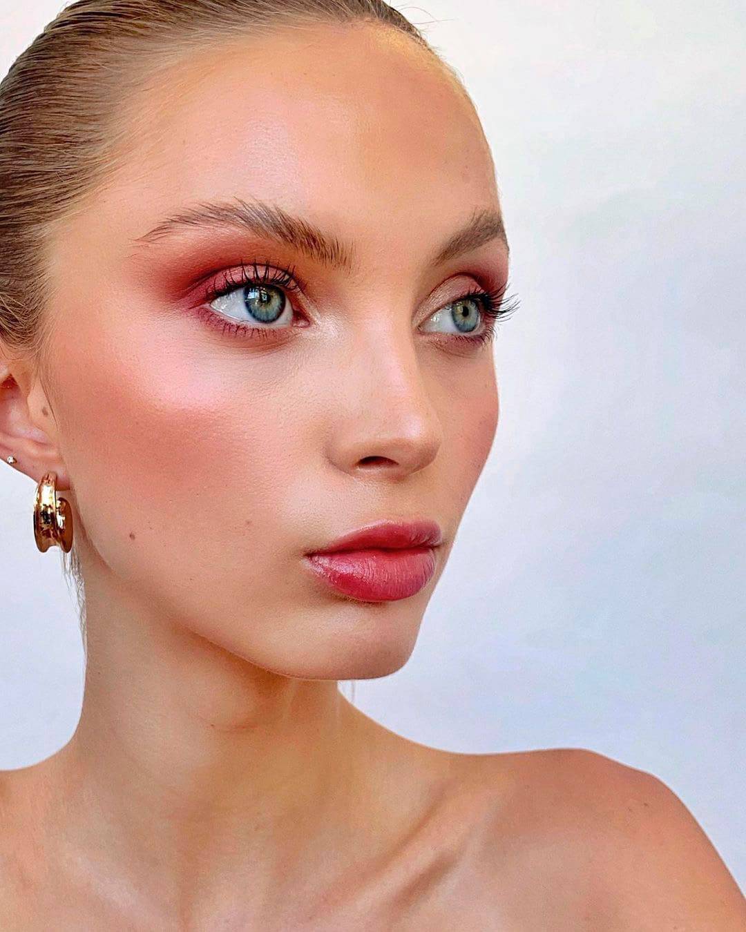 The Comeback of Skinny Brows