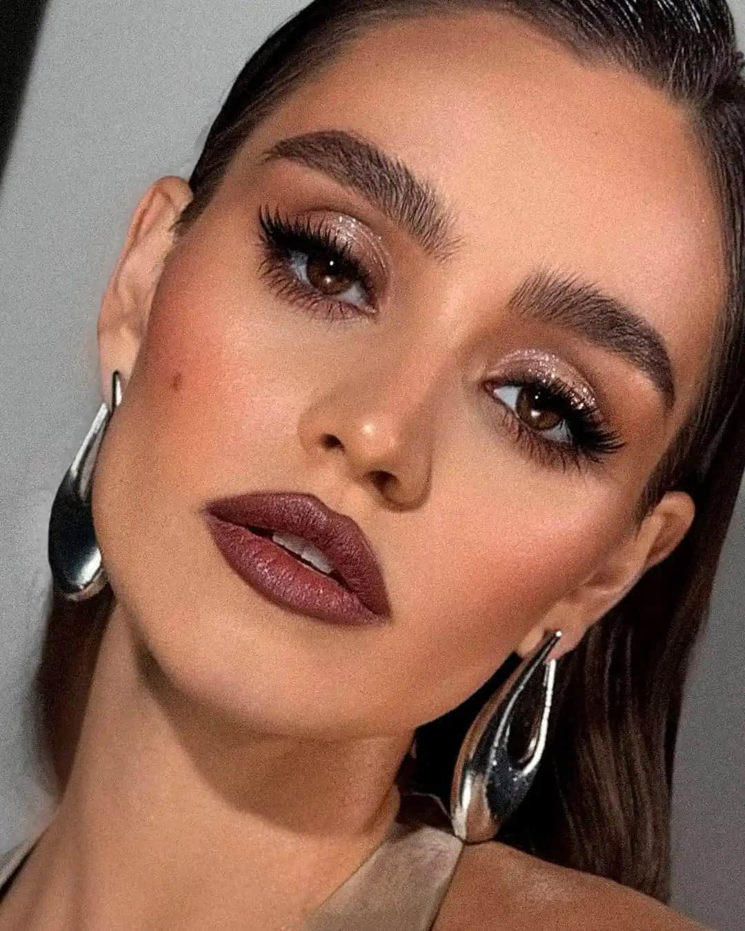 The Comeback of Skinny Brows