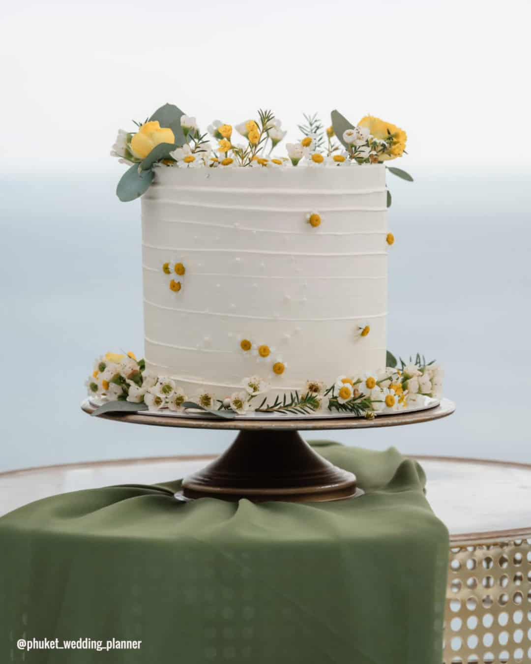 Blue and White Wedding Colors