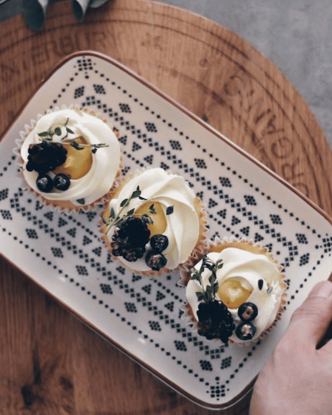 Rustic Ideas With Wedding Cupcakes