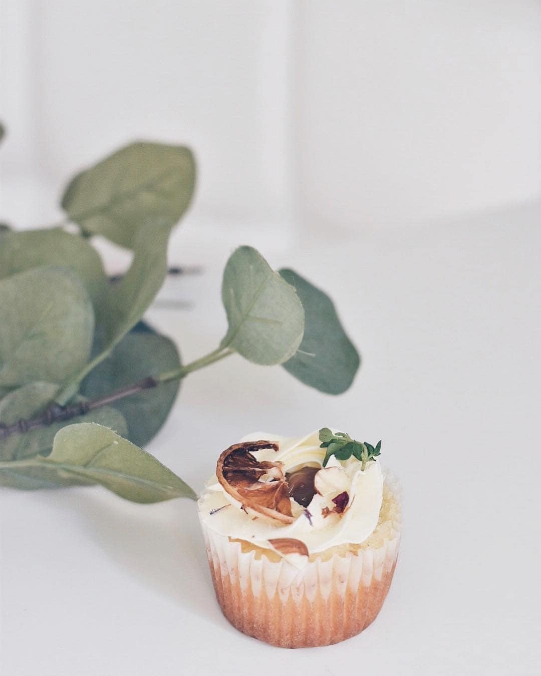 Chocolate And Ivory Wedding Cupcakes Ideas
