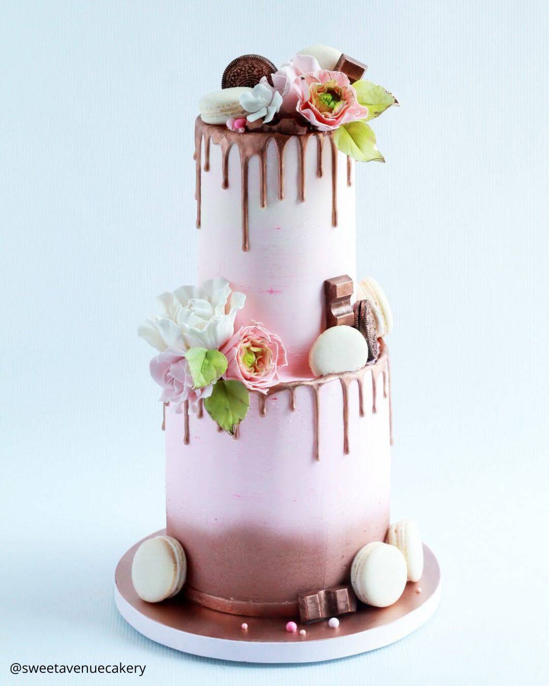 Impressive Bright Wedding Cakes