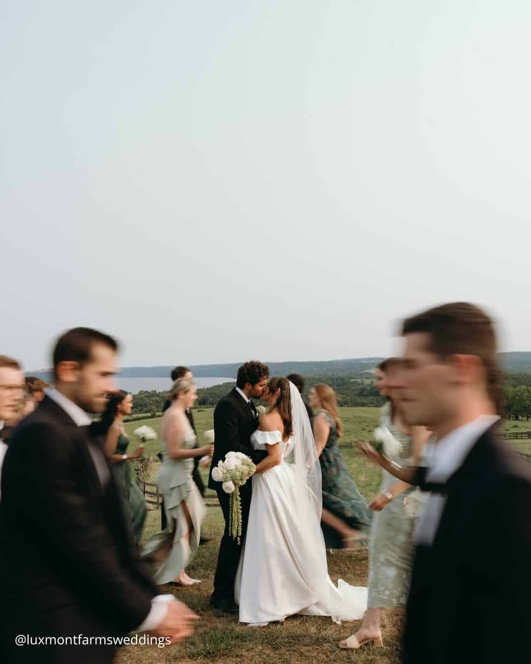 Creative Wedding Photo Ideas Bride and Groom
