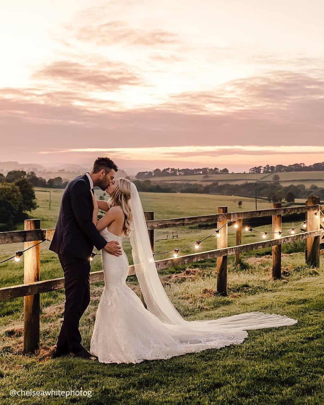 Creative Wedding Group Photo Ideas