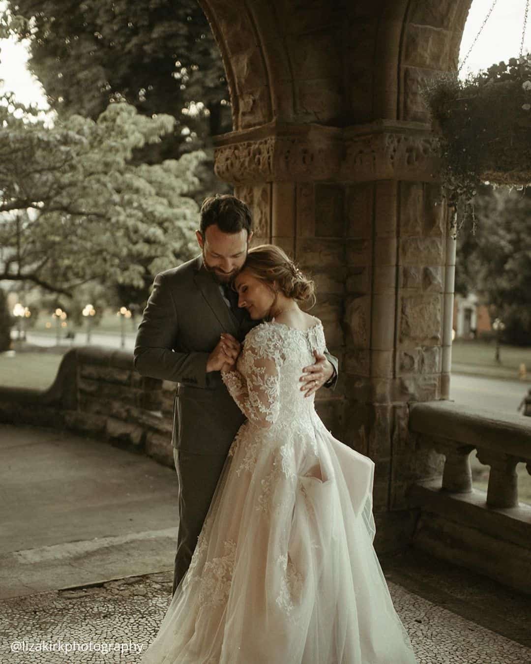 Capturing Huge Wedding Couple Moments