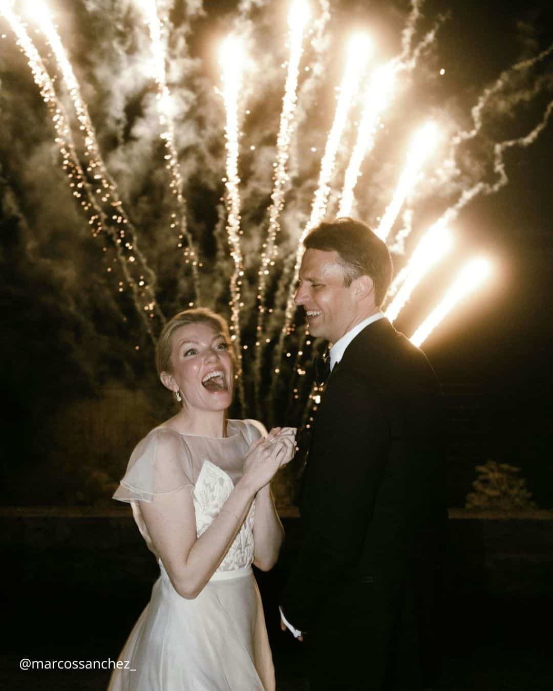 Cute Wedding Photos with Pets: Candid Moments with Furry Friends