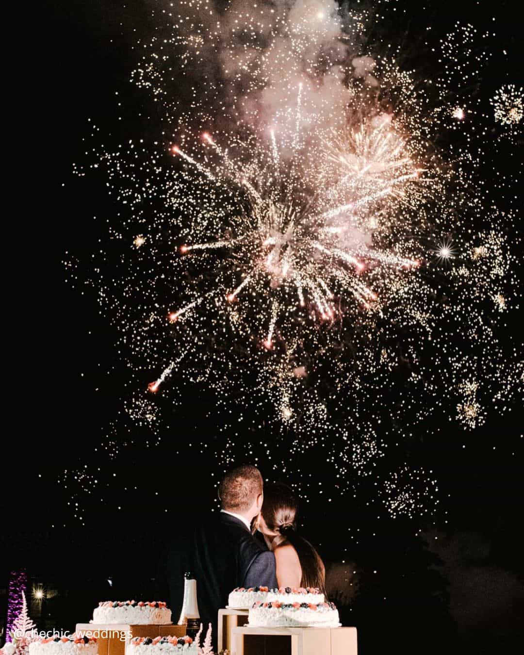 Cute Wedding Photos with Pets: Candid Moments with Furry Friends