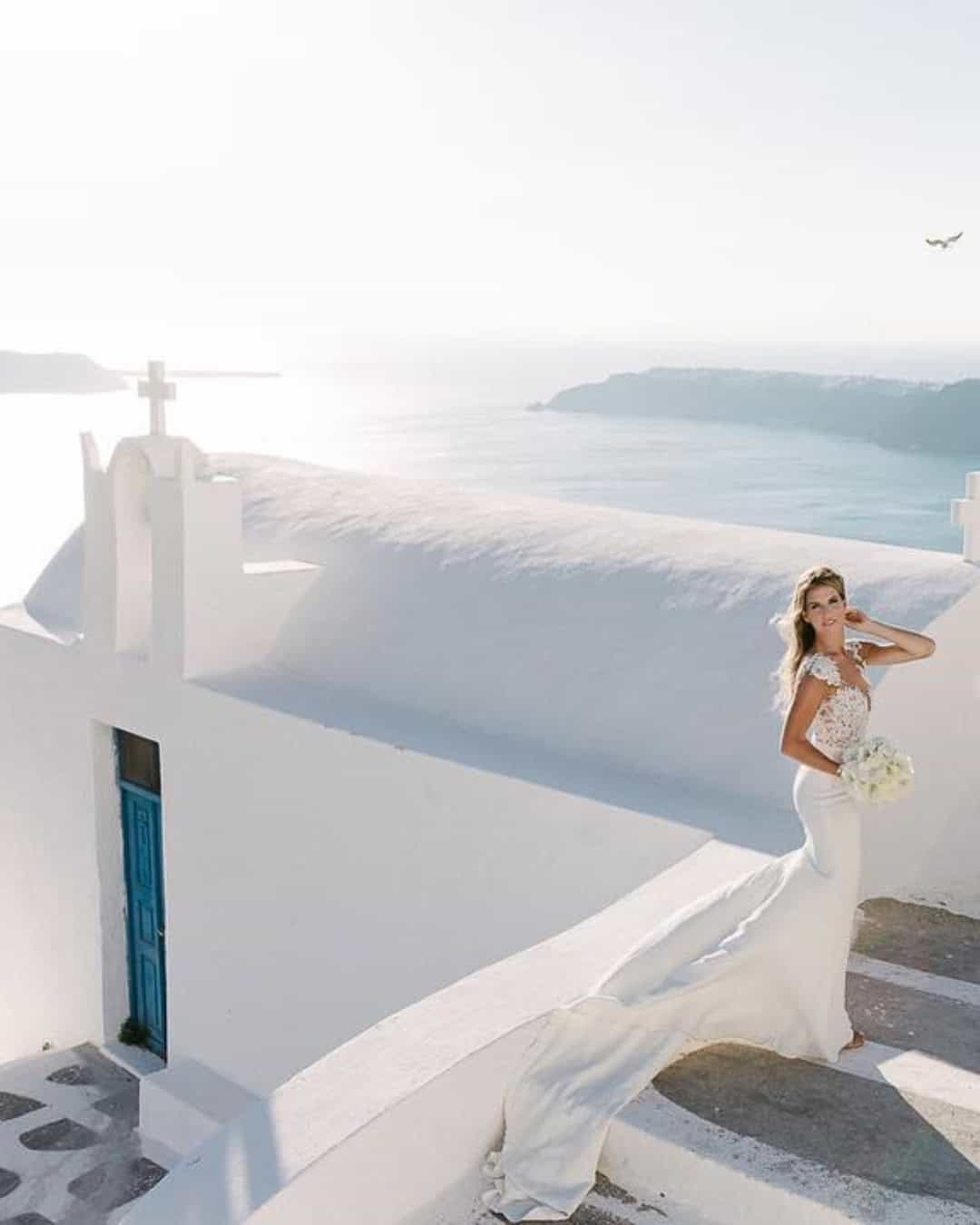 Cute Wedding Photos with Pets: Candid Moments with Furry Friends