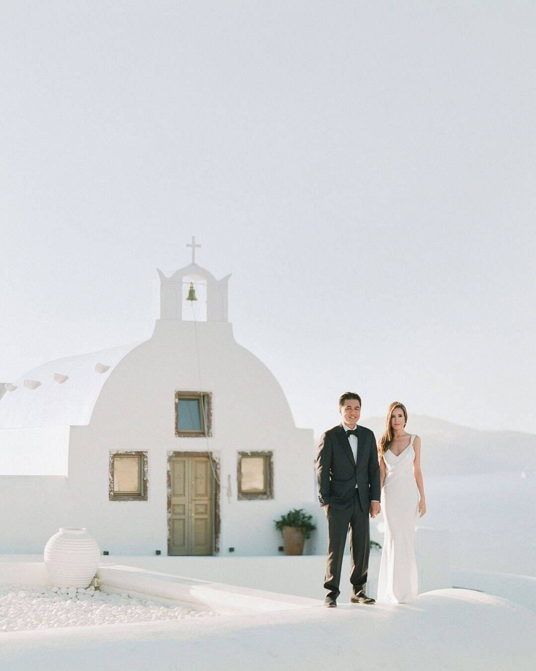 Cute Wedding Photos with Pets: Candid Moments with Furry Friends