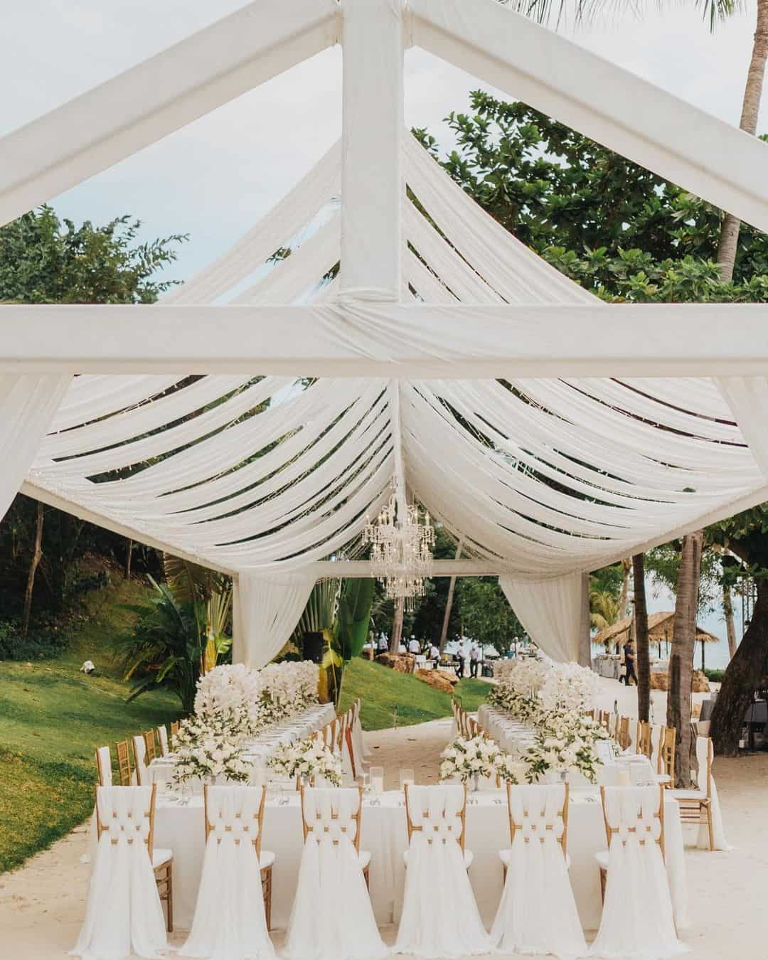 Tent Decor Ideas For Romantic Wedding