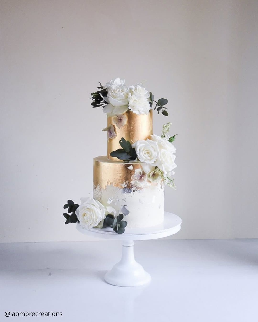 unique wedding cakes three tiered gold and white floral cake laombrecreations
