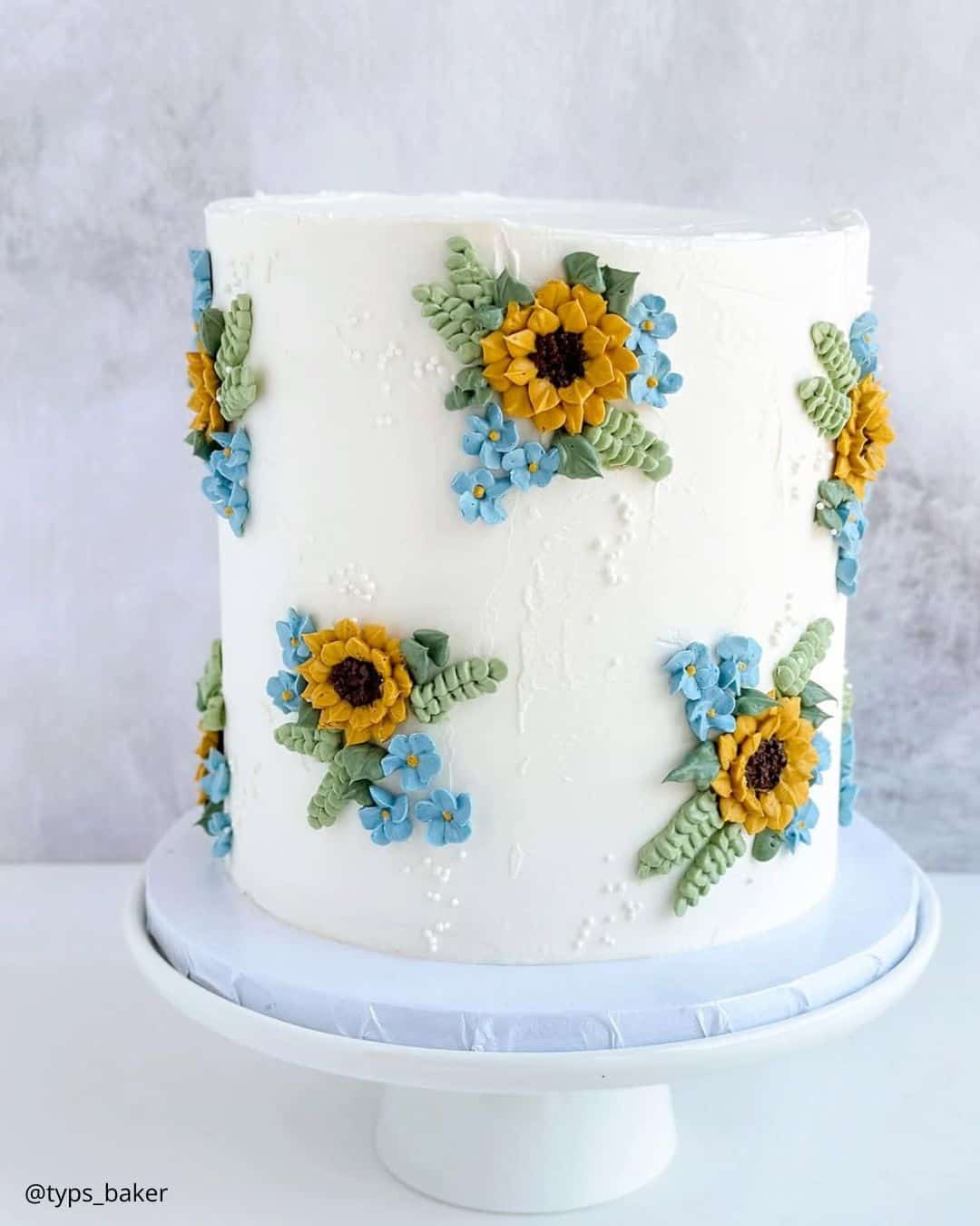 Burgundy Fall Flowers For Wedding Cake