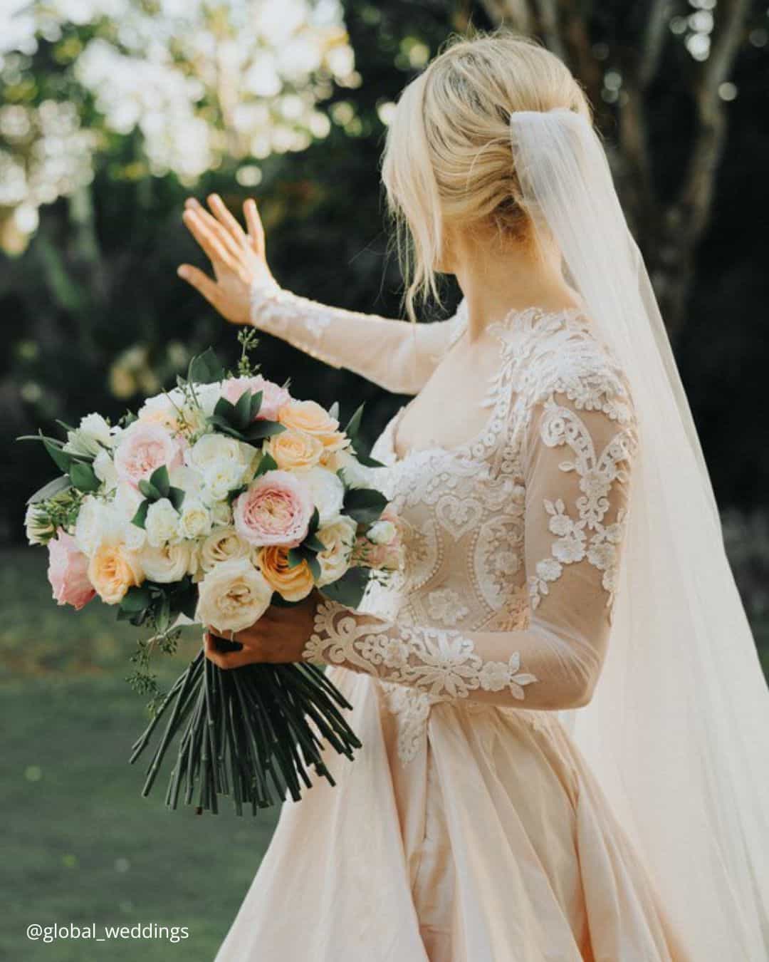 Chic Bouquets For Winter Wedding