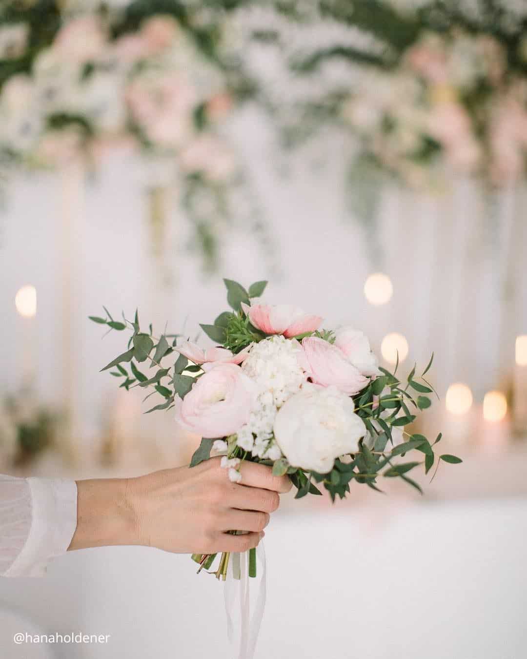 Cute Small Bouquets for a Winter Wedding