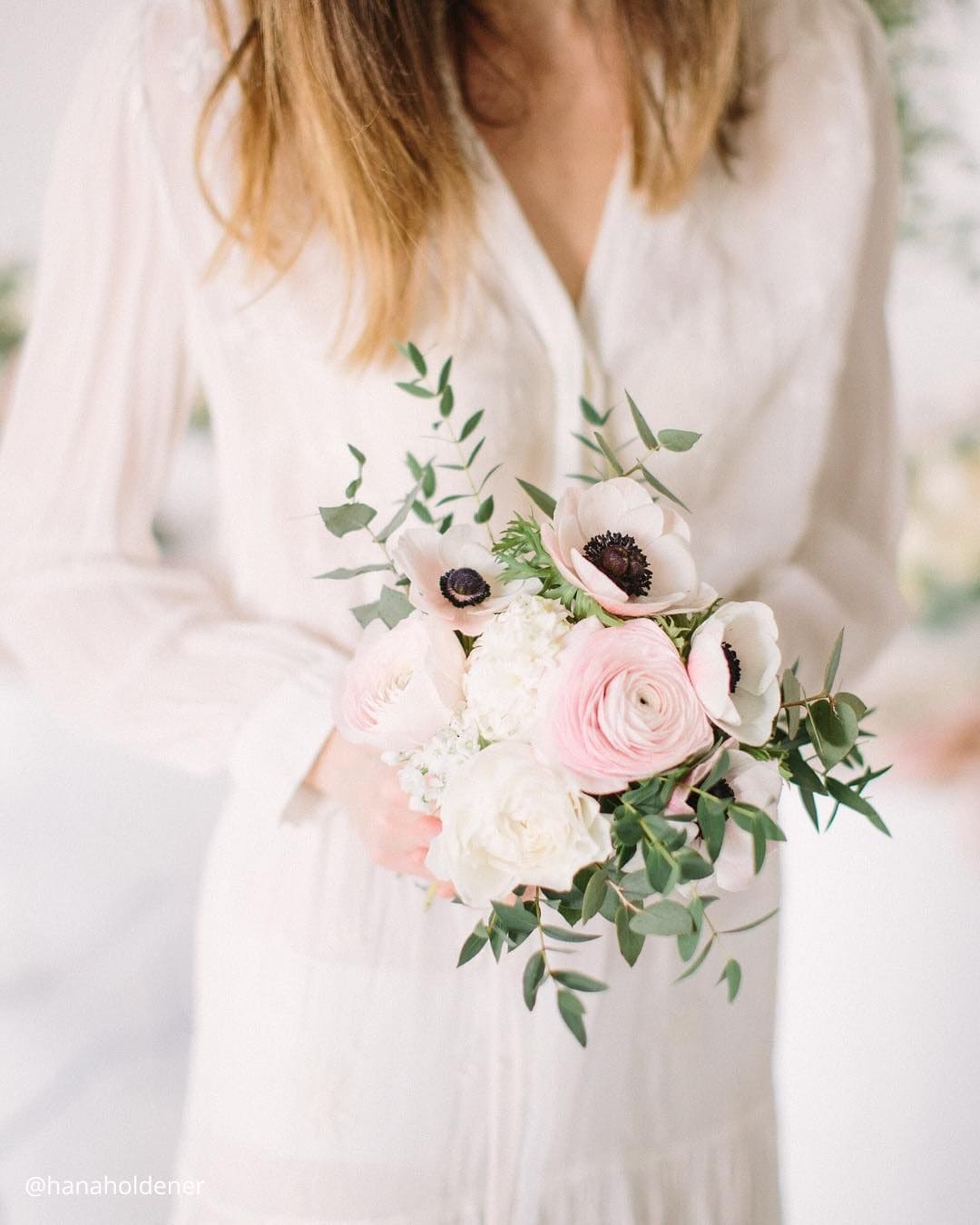 Cute Small Bouquets for a Winter Wedding