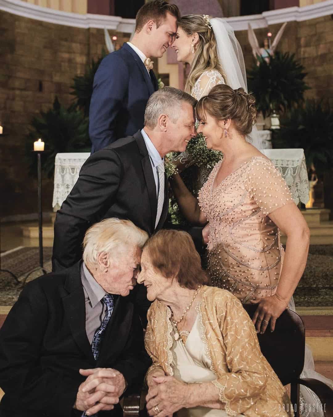 Tips for Capturing Perfect Wedding Family Photos