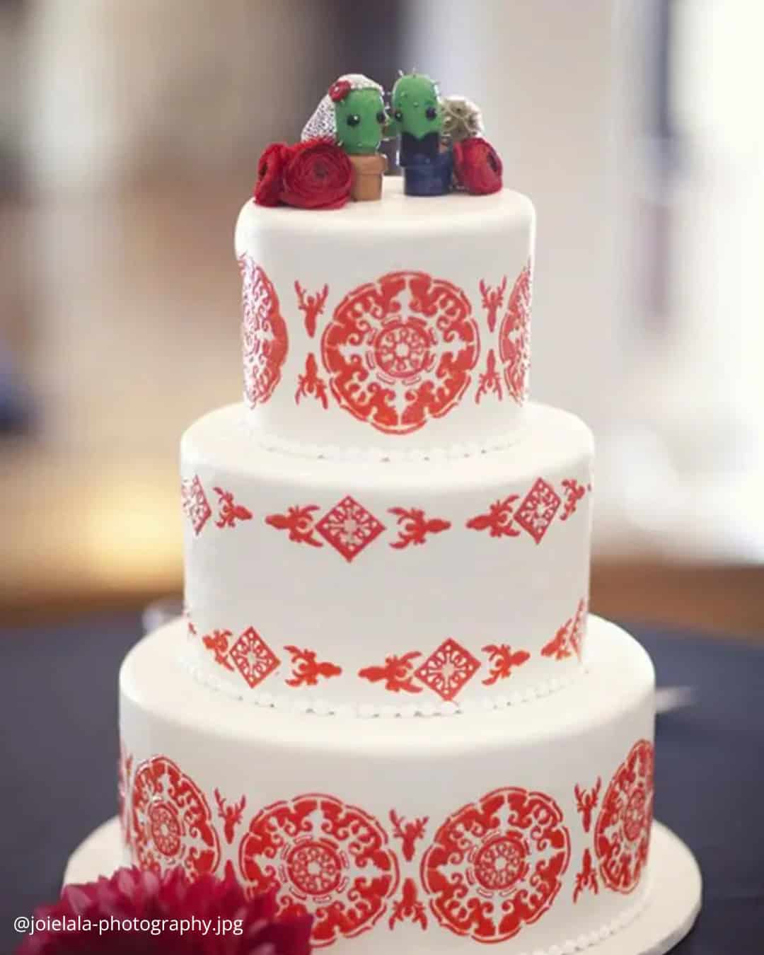 Wedding Cakes With Ornament Decor