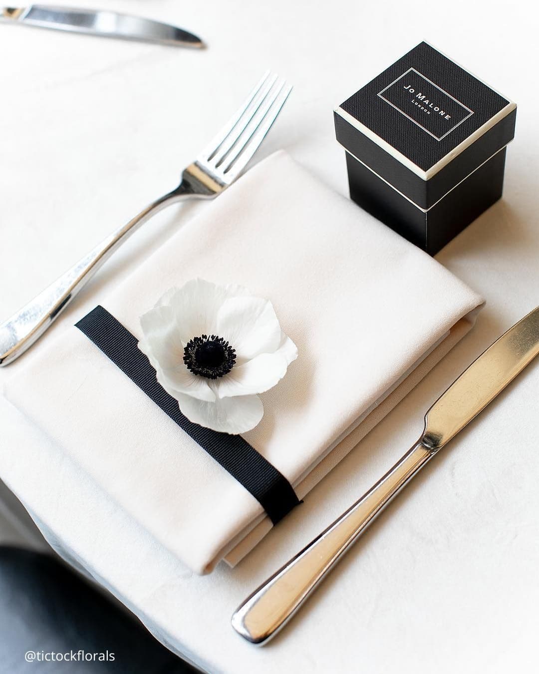 White and Red Wedding Decor