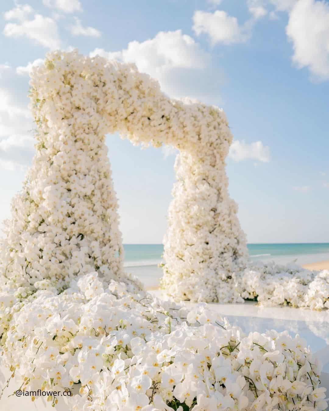 Modern All-White Wedding Decor