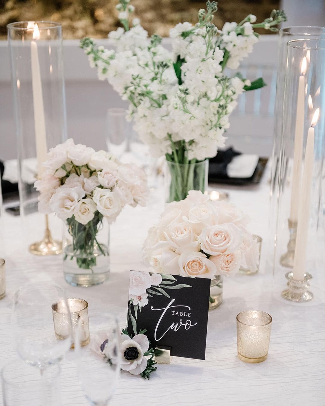 Perfect Decor Combination – Candles and Flowers