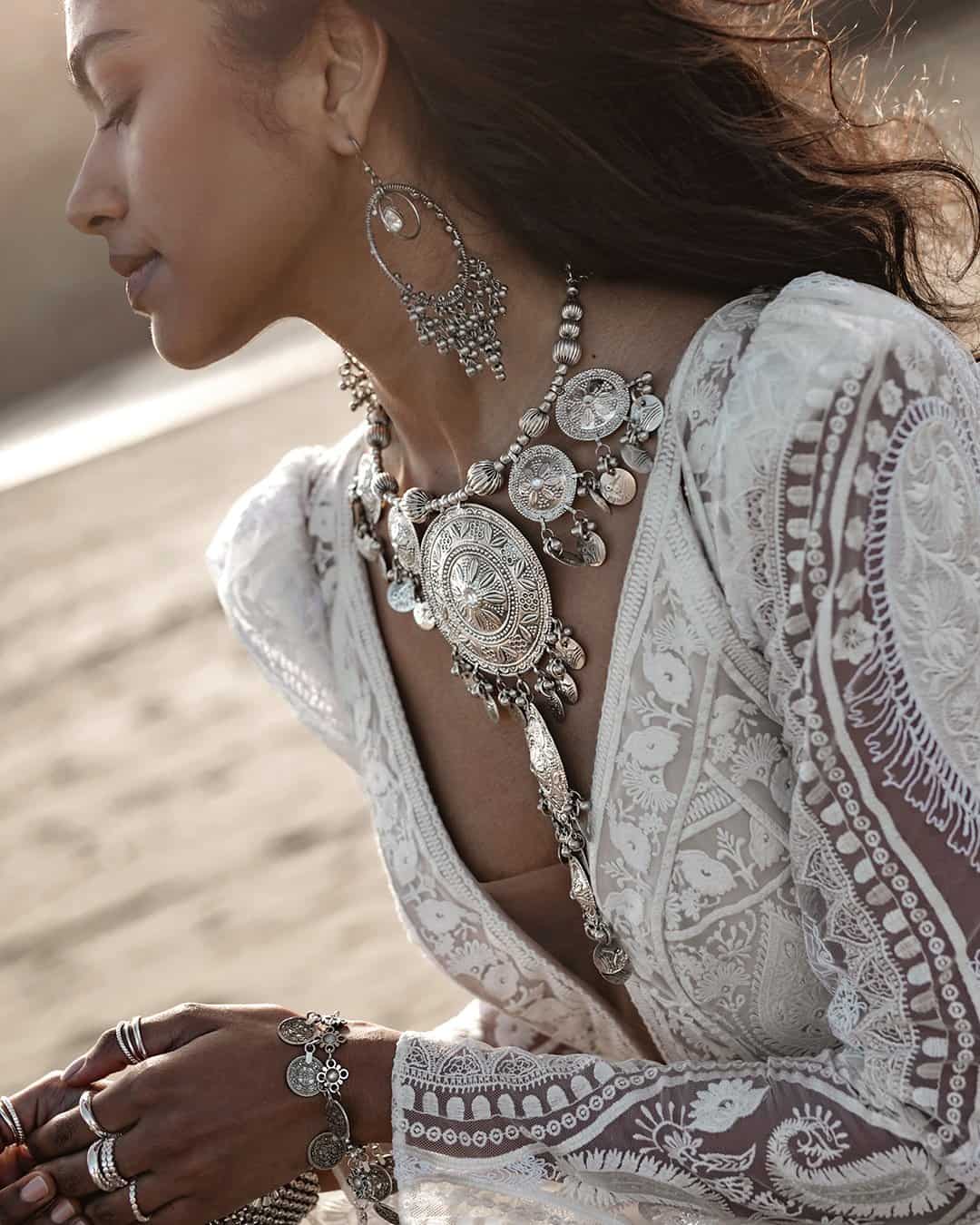 What hairstyles can you recommend for country weddings?